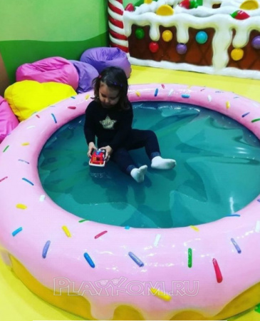 Водный батут Пончик с кремом
